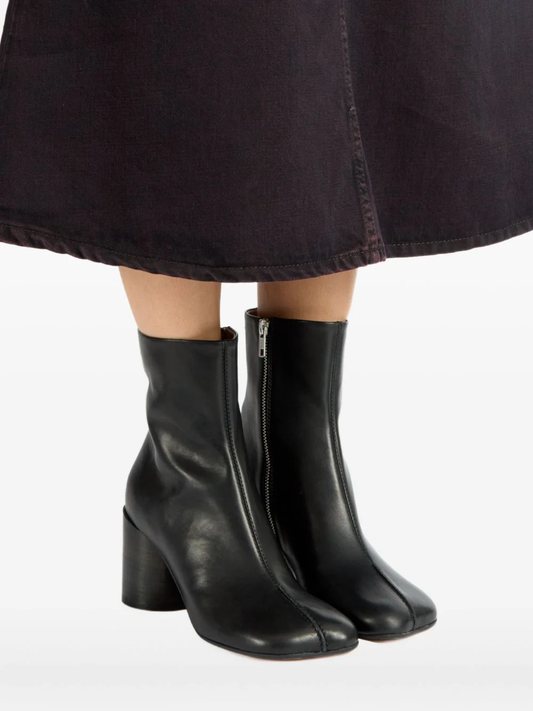 MM6 Maison Margiela ブラックブーツ。
