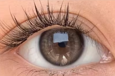 YOUPLUSの高発色カラコンは、日本でも人気の海外カラコンブランド。鮮やかな発色で瞳を大きく美しく見せ、コスパ良しで毎日のメイクに最適。ナチュラル系からハーフ系まで幅広く選べるYOUPLUSの高発色カラコンは、海外カラコンを探す日本ユーザーにおすすめです。