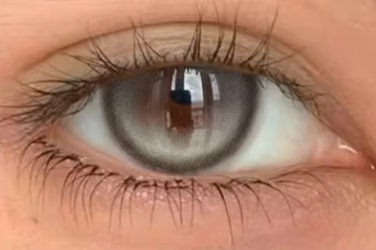 YOUPLUSの高発色カラコンは、日本でも人気の海外カラコンブランド。鮮やかな発色で瞳を大きく美しく見せ、コスパ良しで毎日のメイクに最適。ナチュラル系からハーフ系まで幅広く選べるYOUPLUSの高発色カラコンは、海外カラコンを探す日本ユーザーにおすすめです。