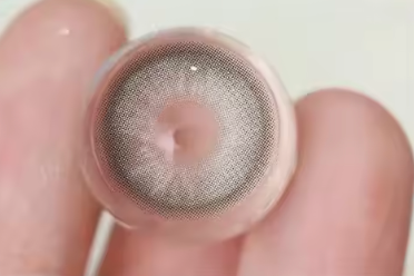 YOUPLUSの高発色カラコンは、日本でも人気の海外カラコンブランド。鮮やかな発色で瞳を大きく美しく見せ、コスパ良しで毎日のメイクに最適。ナチュラル系からハーフ系まで幅広く選べるYOUPLUSの高発色カラコンは、海外カラコンを探す日本ユーザーにおすすめです。