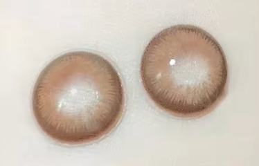 YOUPLUSの高発色カラコンは、日本でも人気の海外カラコンブランド。鮮やかな発色で瞳を大きく美しく見せ、コスパ良しで毎日のメイクに最適。ナチュラル系からハーフ系まで幅広く選べるYOUPLUSの高発色カラコンは、海外カラコンを探す日本ユーザーにおすすめです。