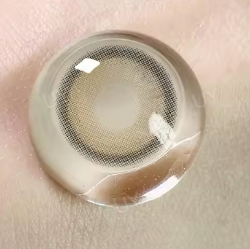 YOUPLUSの高発色カラコンは、日本でも人気の海外カラコンブランド。鮮やかな発色で瞳を大きく美しく見せ、コスパ良しで毎日のメイクに最適。ナチュラル系からハーフ系まで幅広く選べるYOUPLUSの高発色カラコンは、海外カラコンを探す日本ユーザーにおすすめです。