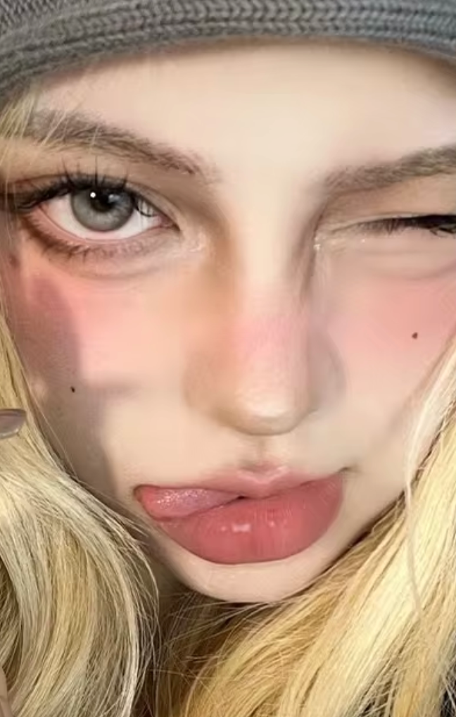 YOUPLUSの高発色カラコンは、日本でも人気の海外カラコンブランド。鮮やかな発色で瞳を大きく美しく見せ、コスパ良しで毎日のメイクに最適。ナチュラル系からハーフ系まで幅広く選べるYOUPLUSの高発色カラコンは、海外カラコンを探す日本ユーザーにおすすめです。