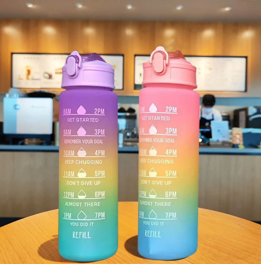 ポータブルウォーターボトル,900ml,動機付けのウォーターボトル,時間マーカー付き,漏れ防止,アウトドアスポーツ用,Bpaフリー