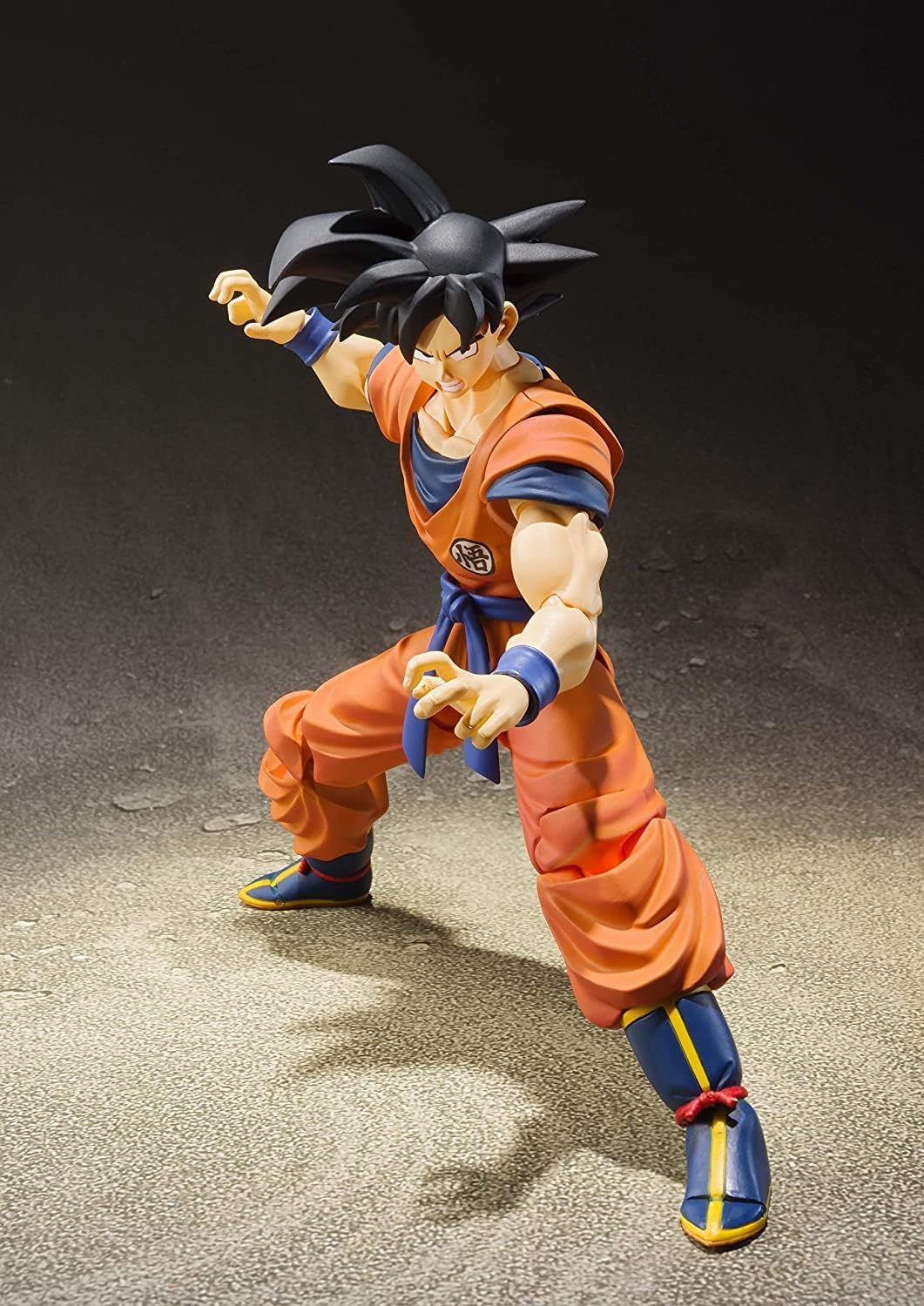 S.H. Figuarts Dragon Ball Z Son Goku - Saiyan Raise on Each, about 5.5 inches (140 mm), Made of PVC & ABS, Painted, Articulated Figurine