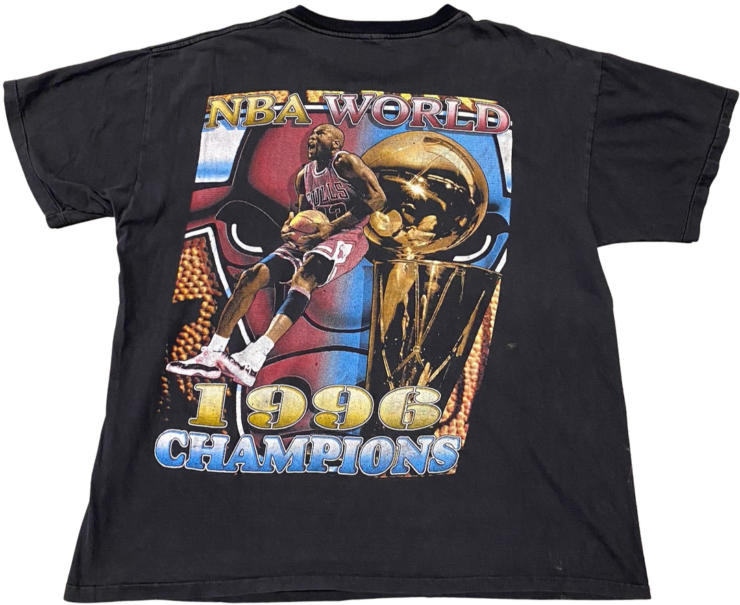 CHICAGO BULLS '1996 WORLD CHAMPIONS' VINTAGE TEE