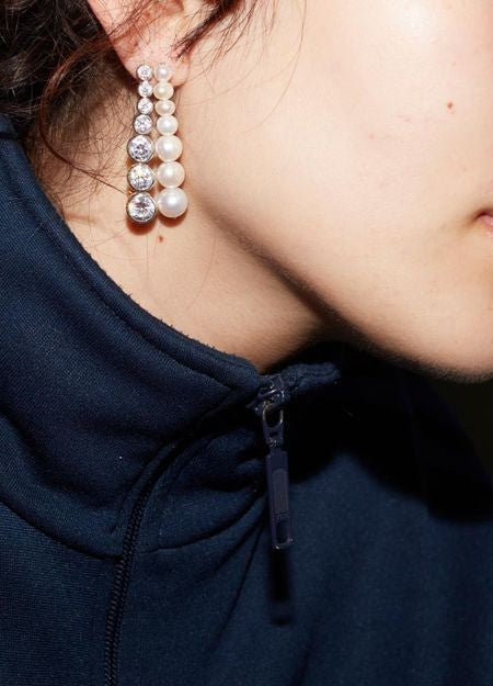 COMPLETEDWORKS パール付き イヤリング - Image 2