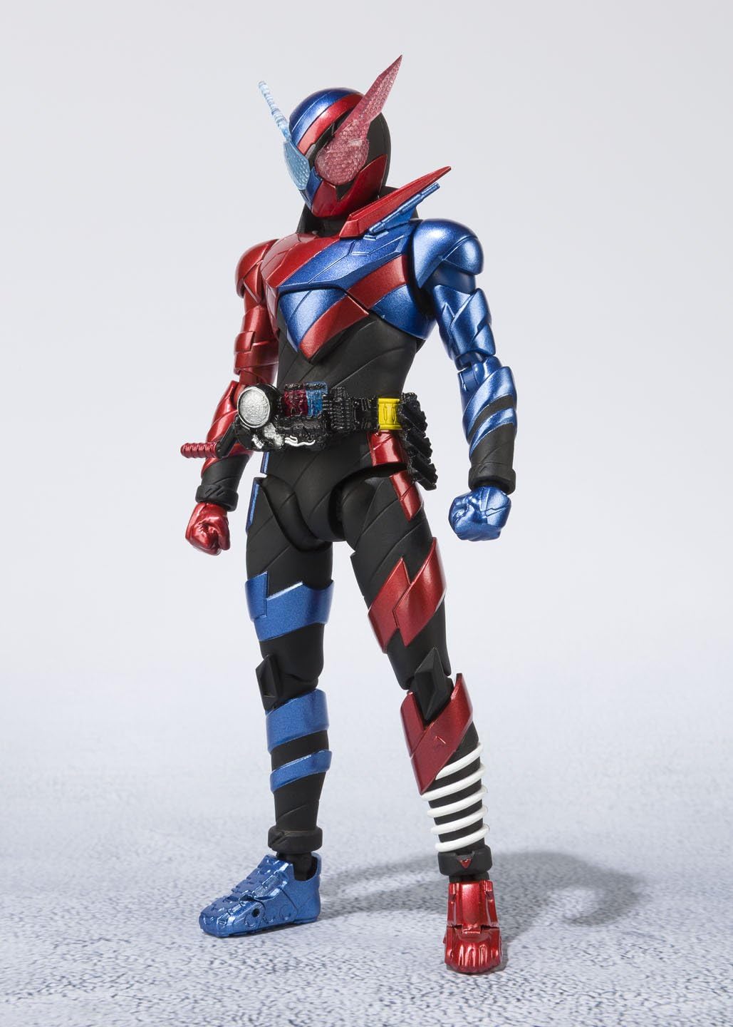 S.H. Figuarts Kamen Rider Build Rabbit Tank Form, Approx. 5.7 inches (145 mm), ABS & PVC Pre-painted Articulated Figure