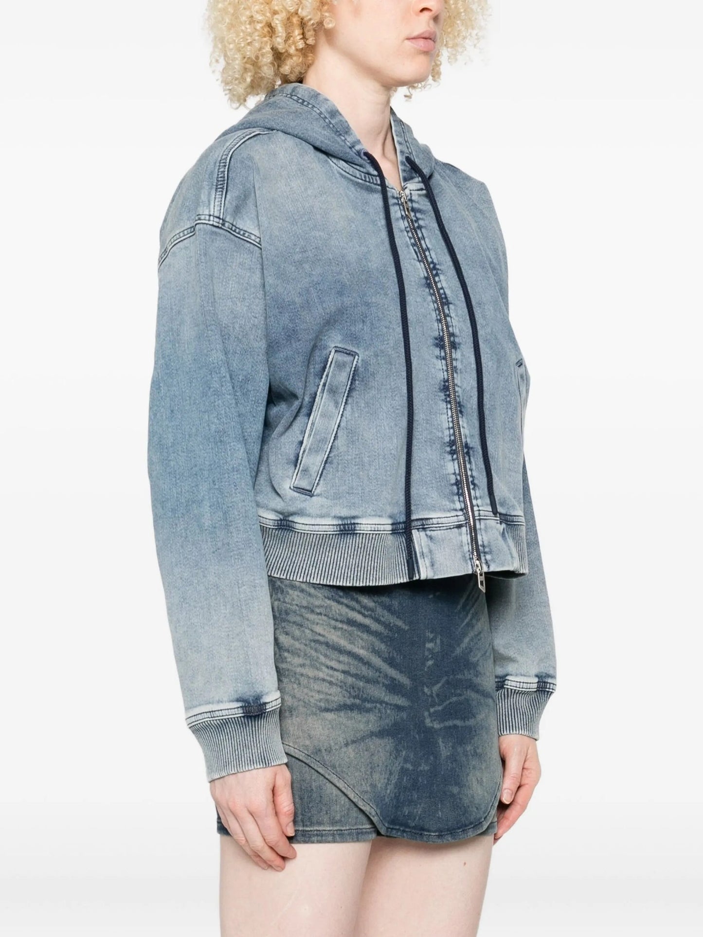 Diesel 次の表が追加されています。 - Image 3