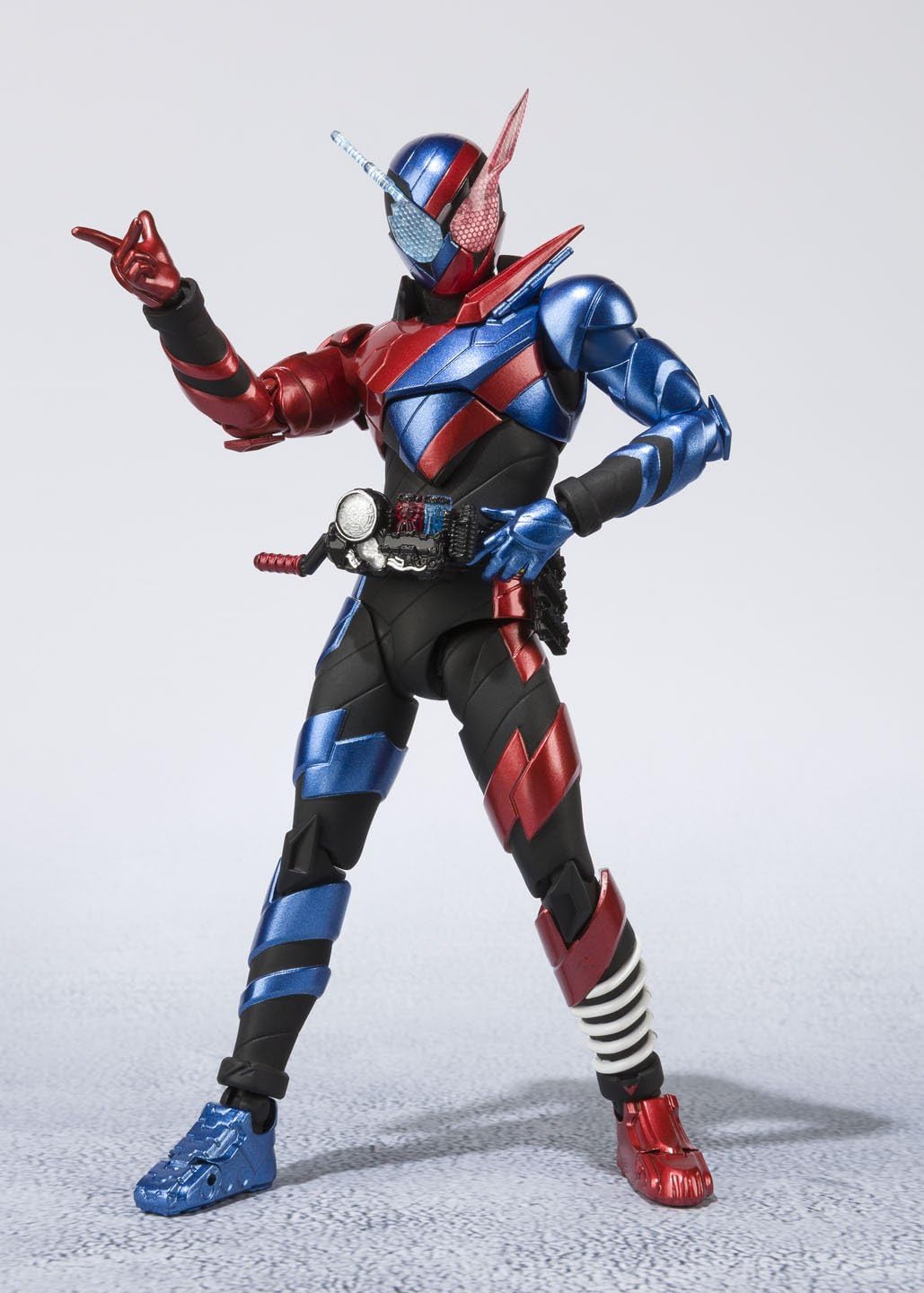 S.H. Figuarts Kamen Rider Build Rabbit Tank Form, Approx. 5.7 inches (145 mm), ABS & PVC Pre-painted Articulated Figure