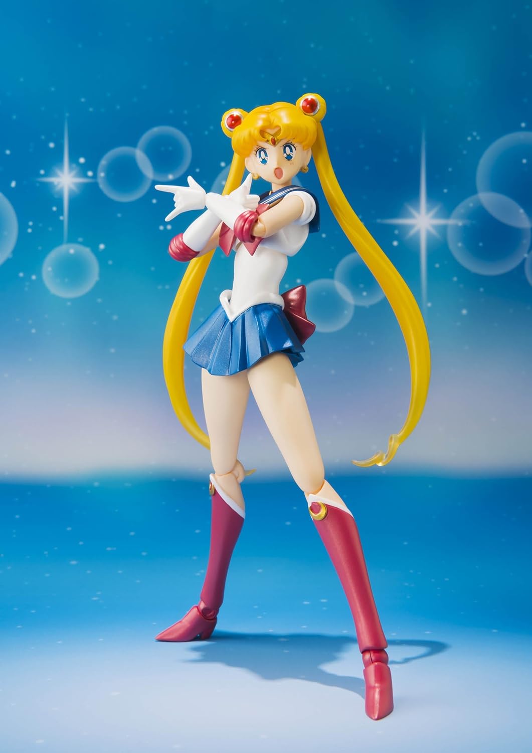 S. H. Figuarts Pretty Guardian Sailor Moon. Sailor Moon. Approx. 140 mm. Painted movable figurine made with ABS & PVC.