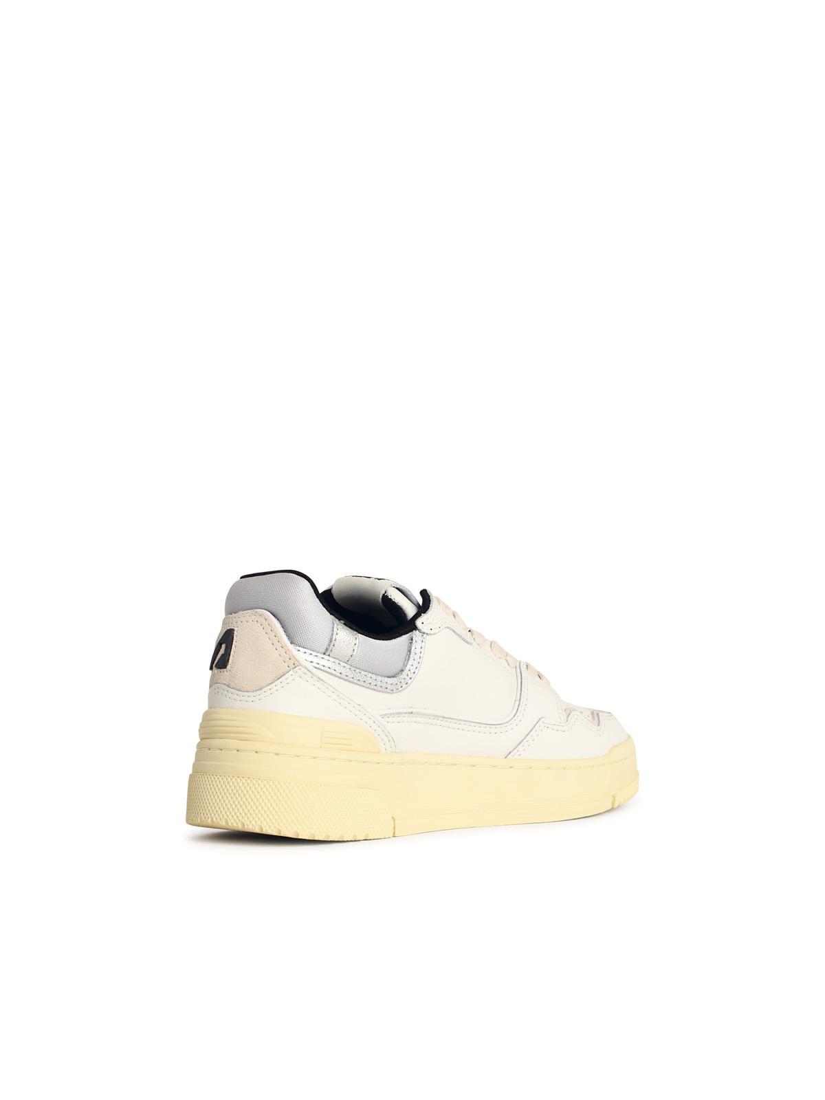 Autry 'Clc Low'白いリアとシルバーのスエードスニーカー - Image 3