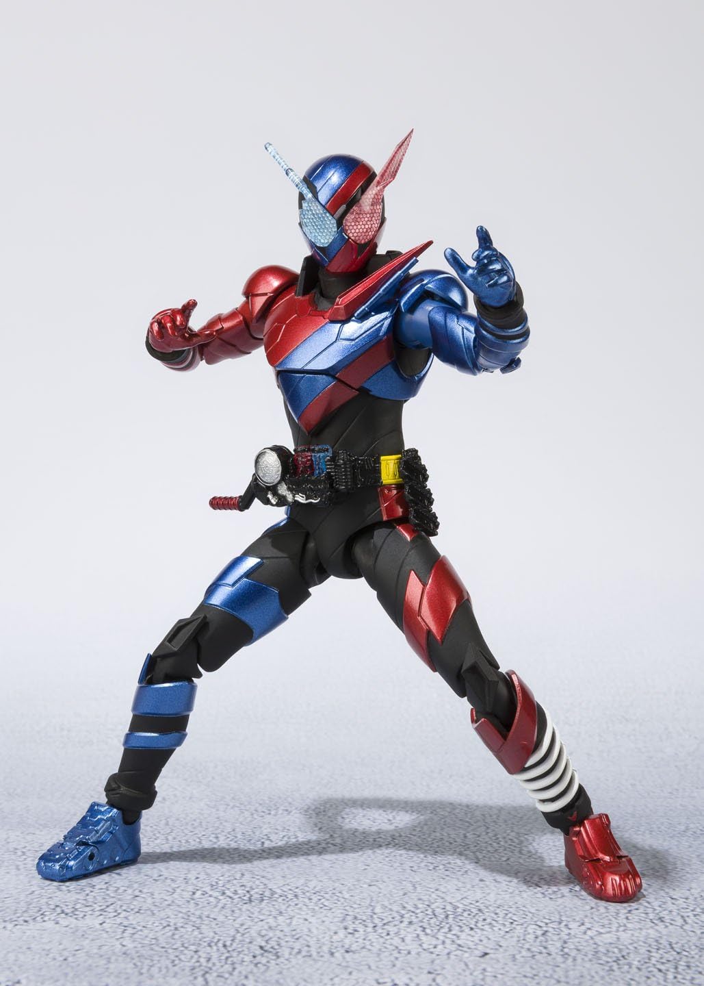 S.H. Figuarts Kamen Rider Build Rabbit Tank Form, Approx. 5.7 inches (145 mm), ABS & PVC Pre-painted Articulated Figure