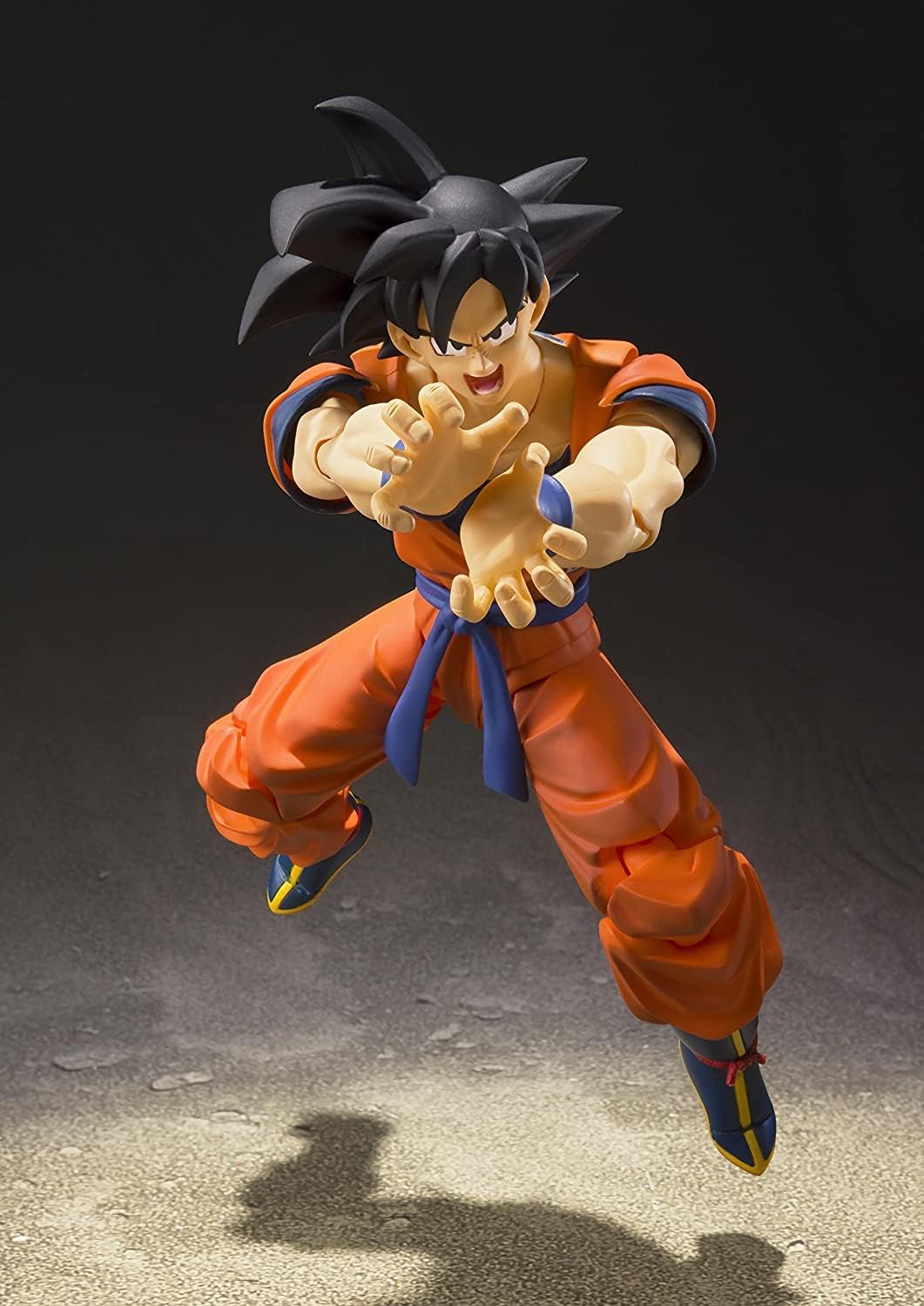 S.H. Figuarts Dragon Ball Z Son Goku - Saiyan Raise on Each, about 5.5 inches (140 mm), Made of PVC & ABS, Painted, Articulated Figurine