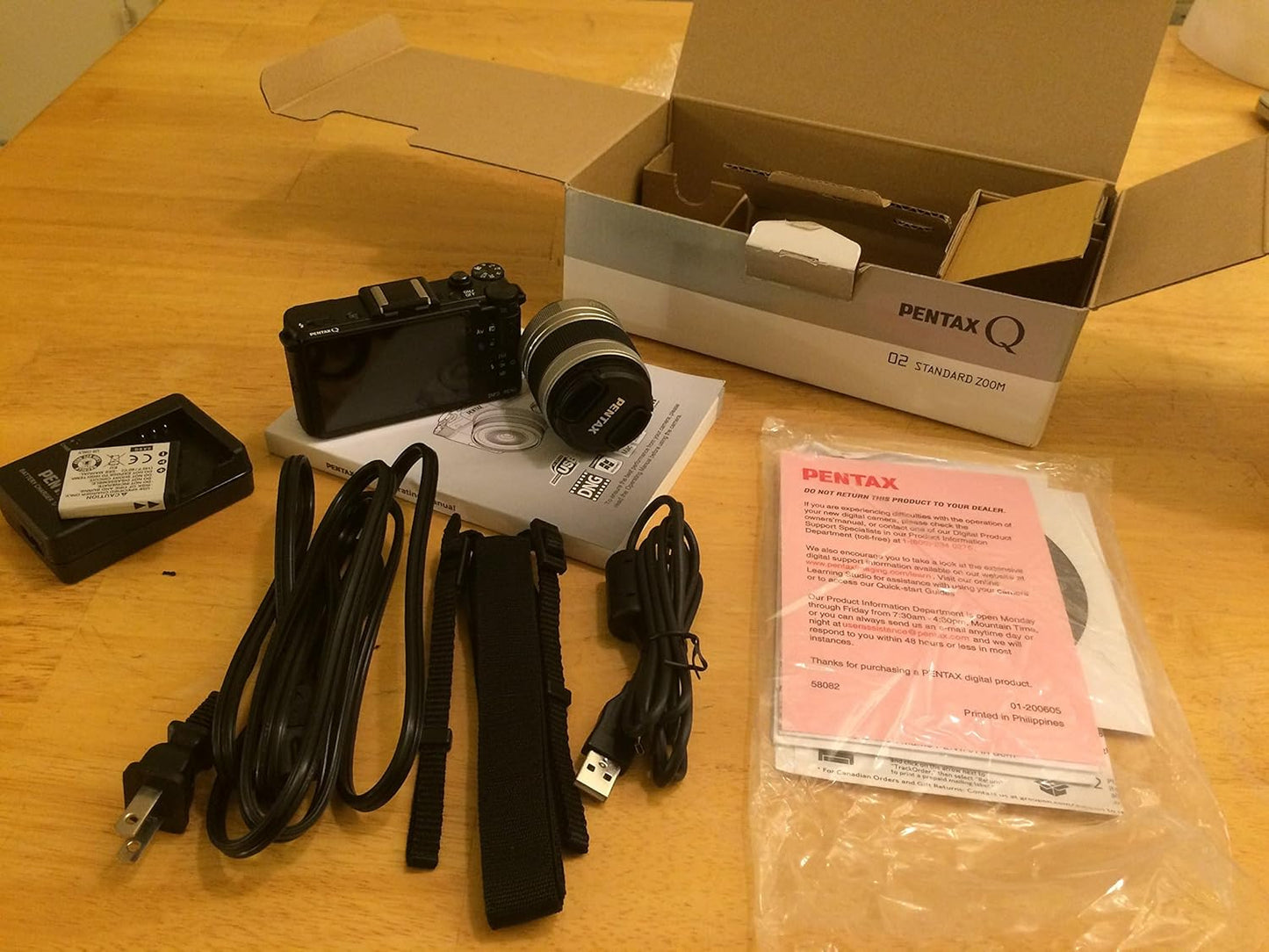 Pentax Q Black Kit w/ 02 Standard Zoom Lens by Pentax
