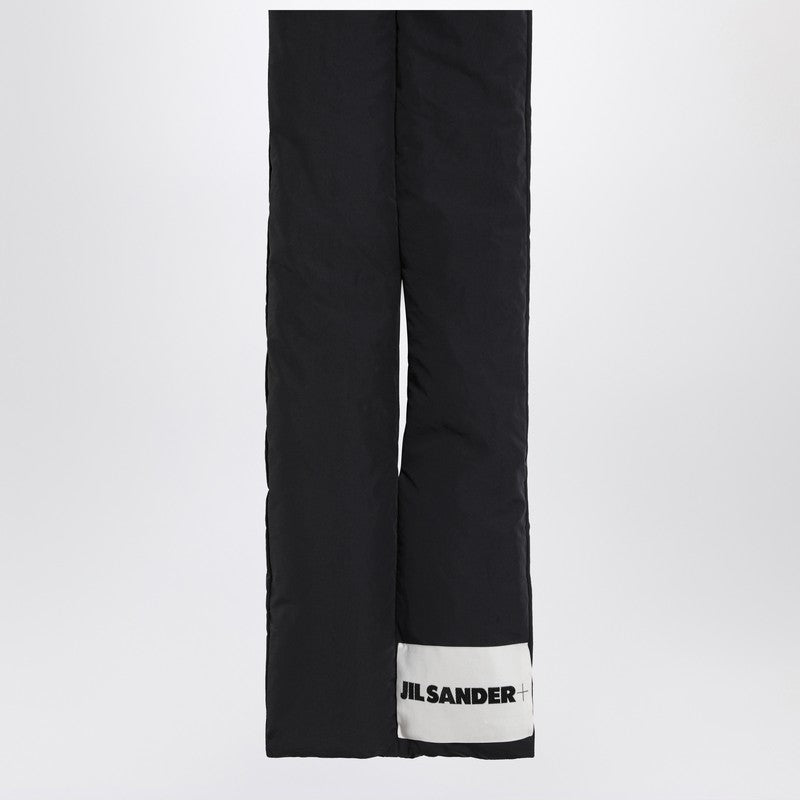 Jil ロゴ付きのジルサンダーブラックパッド入りスカーフ - Image 5