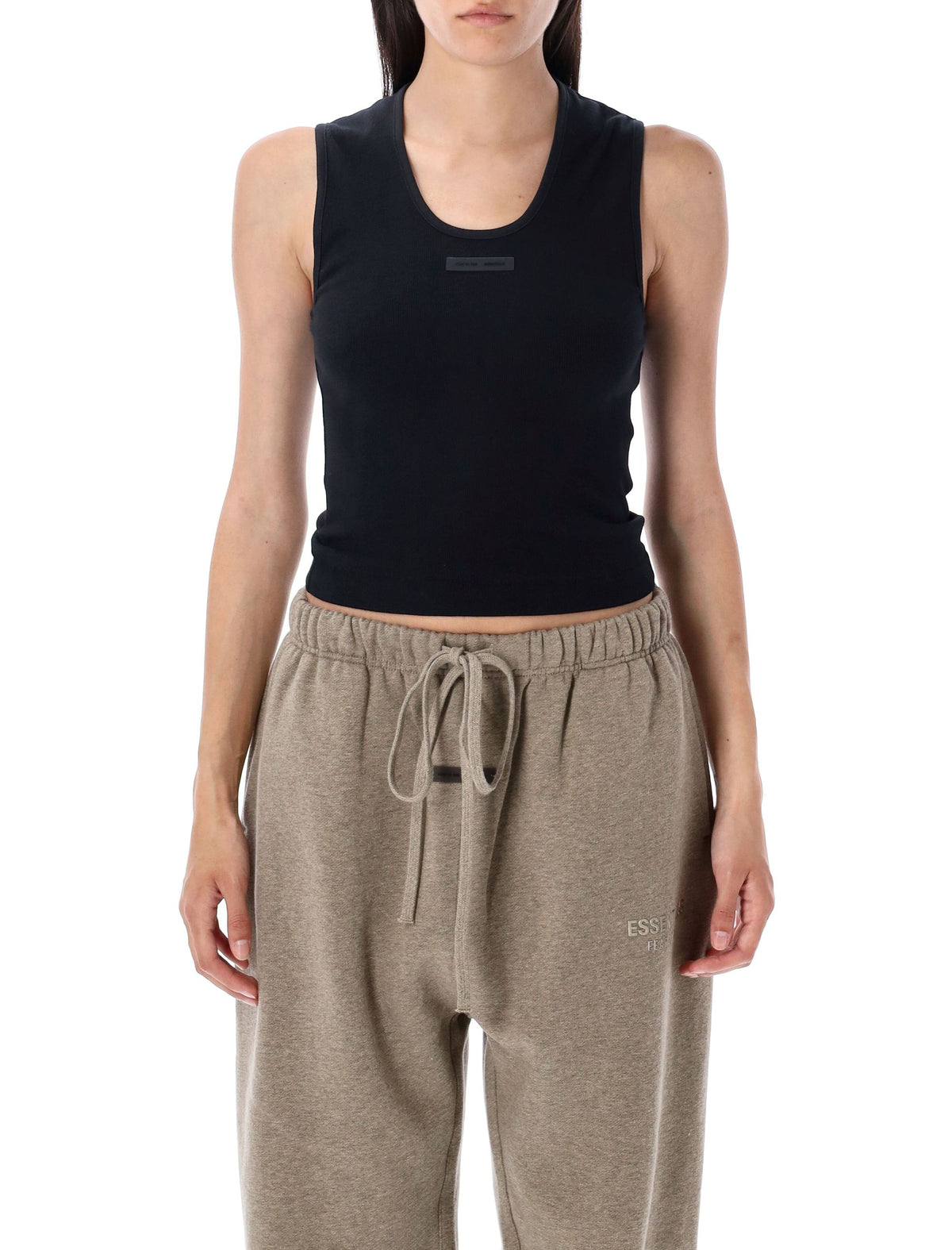 Fear of God(フィア・オブ・ゴッド)は、ラグジュアリーとストリートを融合させたアメリカ発ブランド。オーバーサイズのシルエットや上質な素材使いが魅力です。当店【YOUPLUS公式通販】の商品は、ヨーロッパからの買い付けとなり、ヨーロッパからの直送品です。