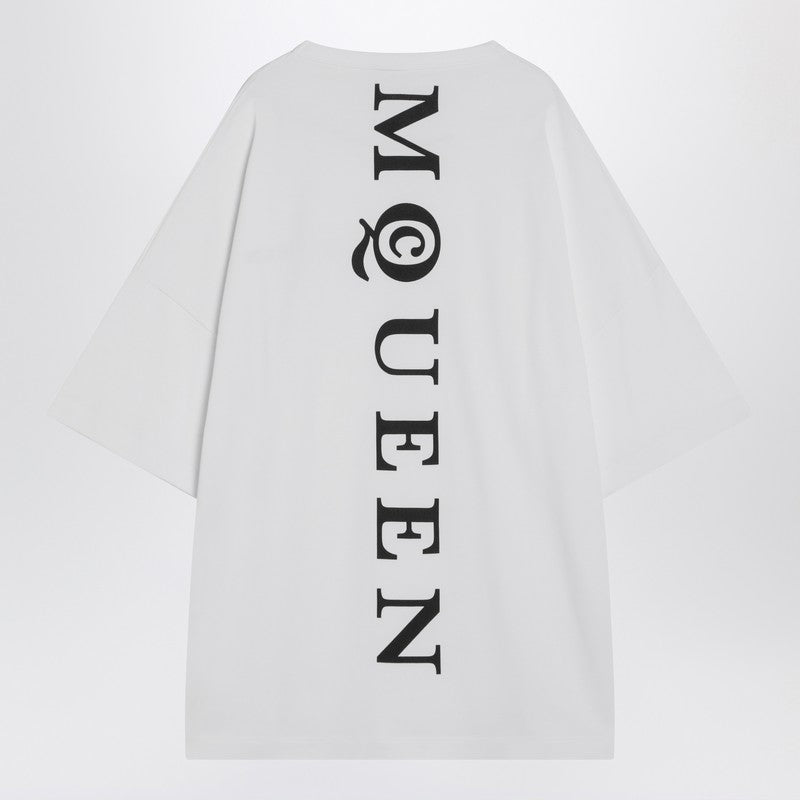 Alexander ロゴ付きのアレクサンダーMCクイーンホワイト特大Tシャツ - Image 5