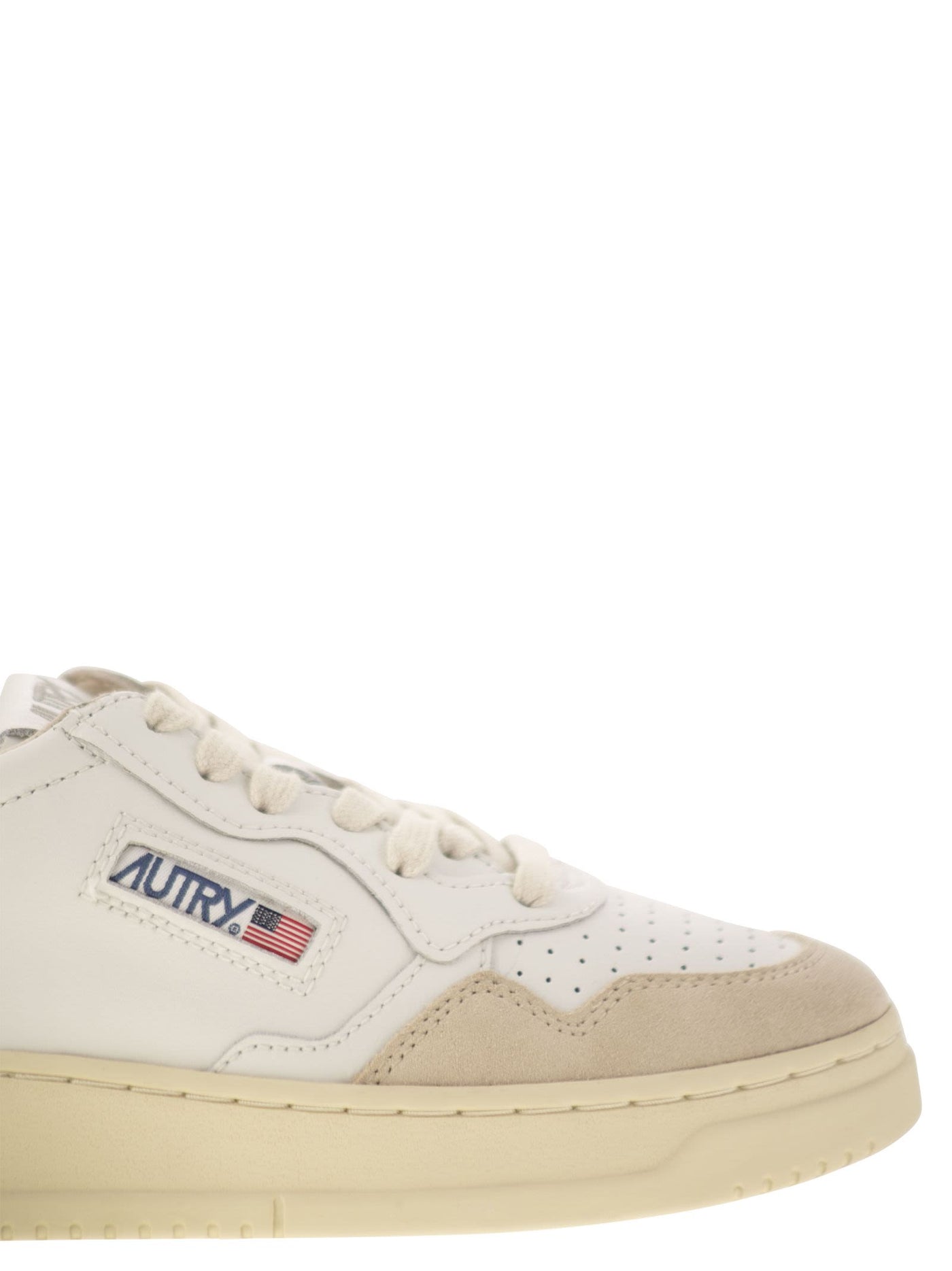 Autry Medalist Low LeatherとSuede Sneakers - Image 6
