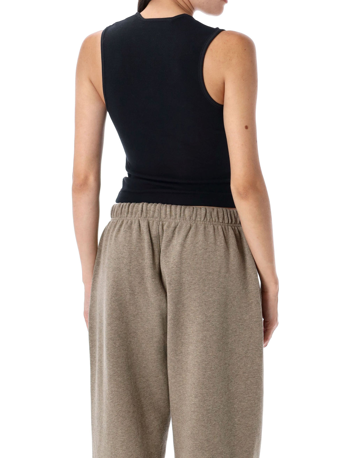 Fear of God(フィア・オブ・ゴッド)は、ラグジュアリーとストリートを融合させたアメリカ発ブランド。オーバーサイズのシルエットや上質な素材使いが魅力です。当店【YOUPLUS公式通販】の商品は、ヨーロッパからの買い付けとなり、ヨーロッパからの直送品です。