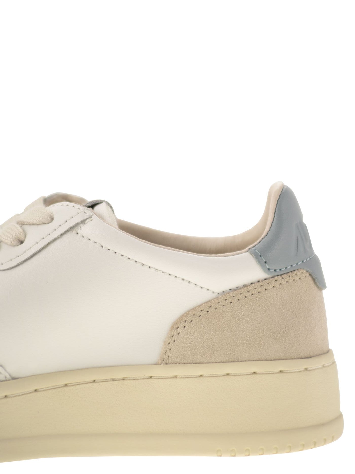Autry Medalist Low LeatherとSuede Sneakers - Image 7