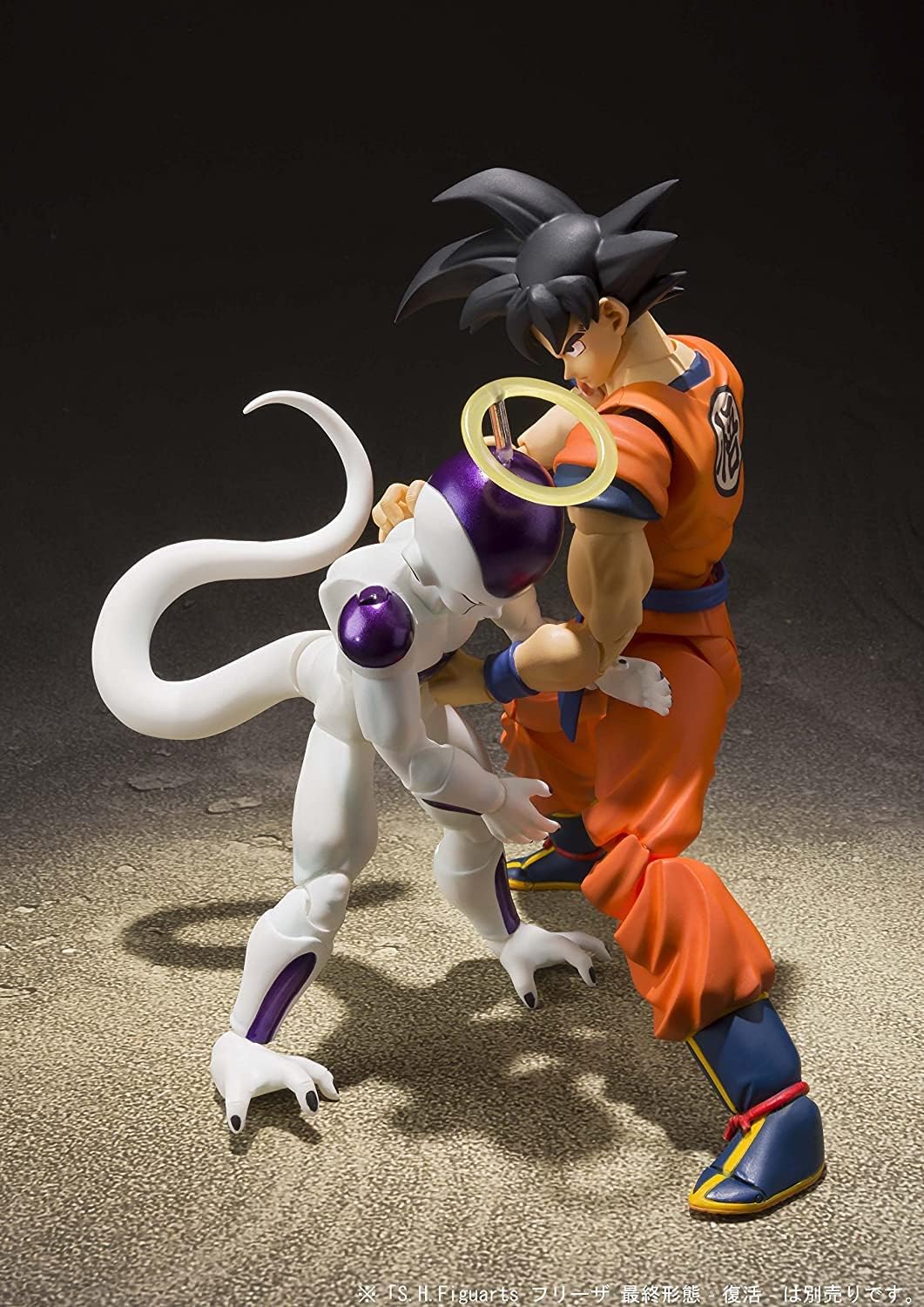 S.H. Figuarts Dragon Ball Z Son Goku - Saiyan Raise on Each, about 5.5 inches (140 mm), Made of PVC & ABS, Painted, Articulated Figurine