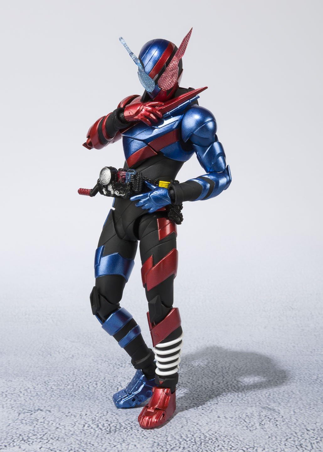 S.H. Figuarts Kamen Rider Build Rabbit Tank Form, Approx. 5.7 inches (145 mm), ABS & PVC Pre-painted Articulated Figure