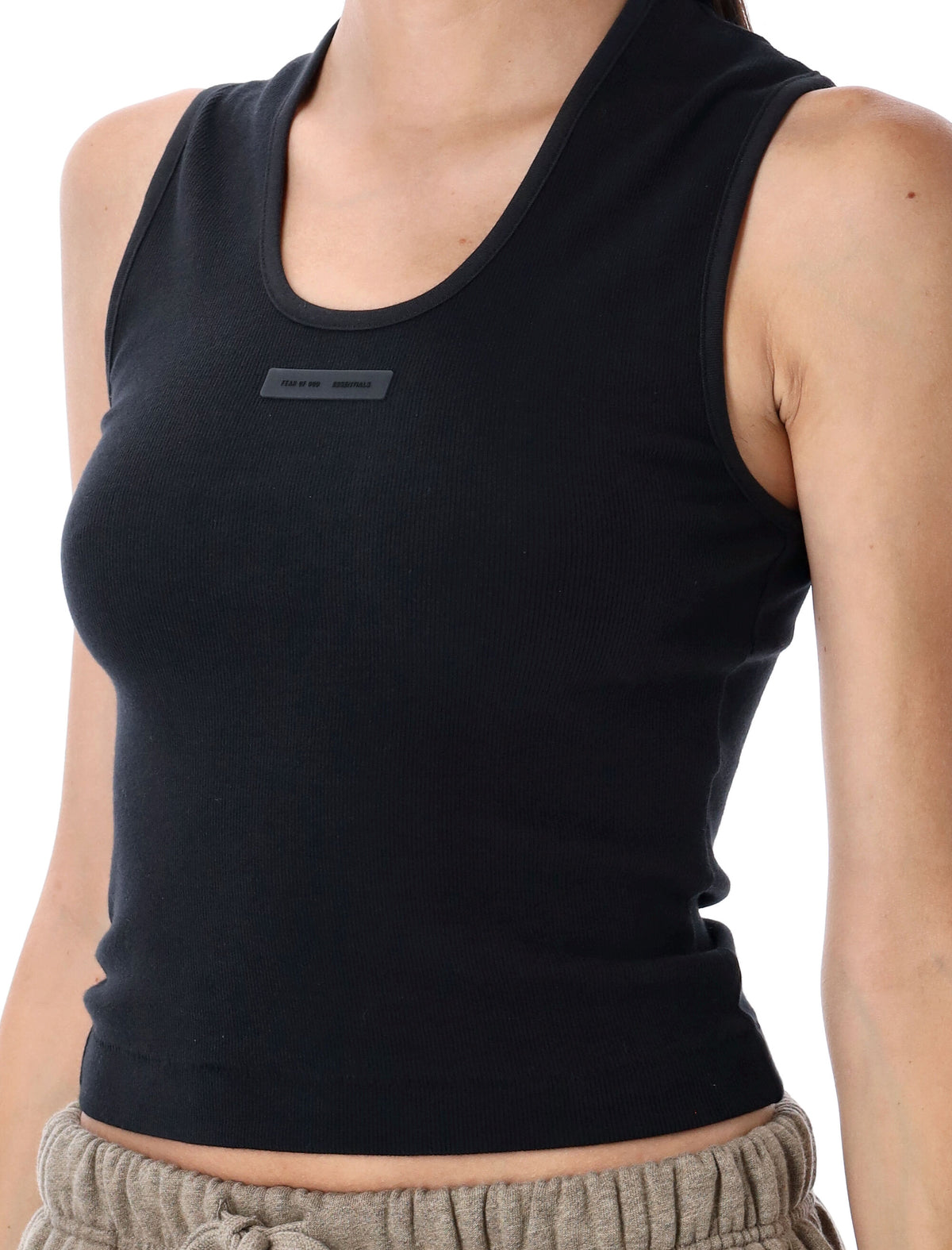 Fear of God(フィア・オブ・ゴッド)は、ラグジュアリーとストリートを融合させたアメリカ発ブランド。オーバーサイズのシルエットや上質な素材使いが魅力です。当店【YOUPLUS公式通販】の商品は、ヨーロッパからの買い付けとなり、ヨーロッパからの直送品です。