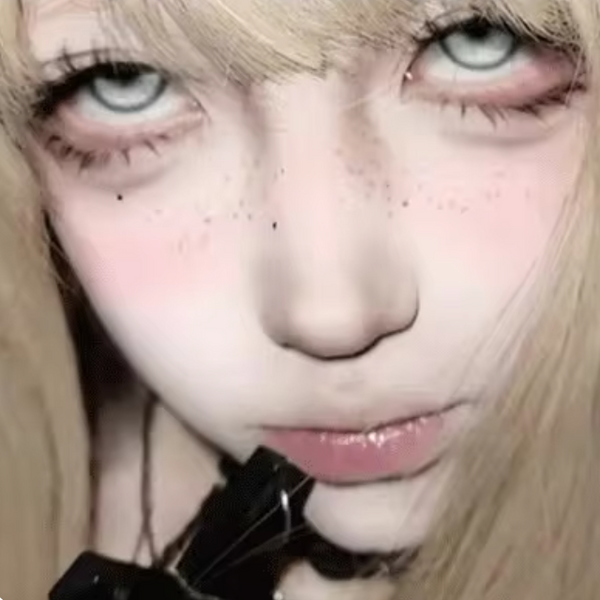 ハロウィンカラコン　Halloween Koi White Silver　度あり