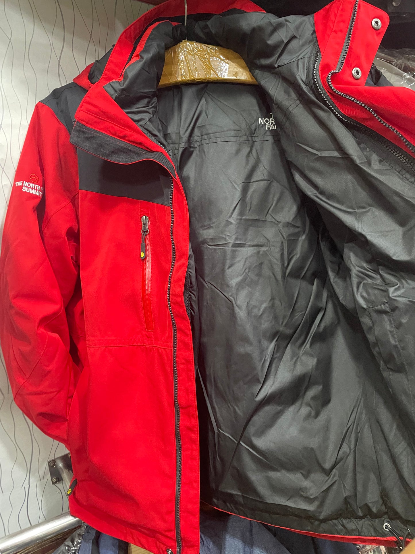 THE NORTH FACE Gore-Tex Mountain Parka RED