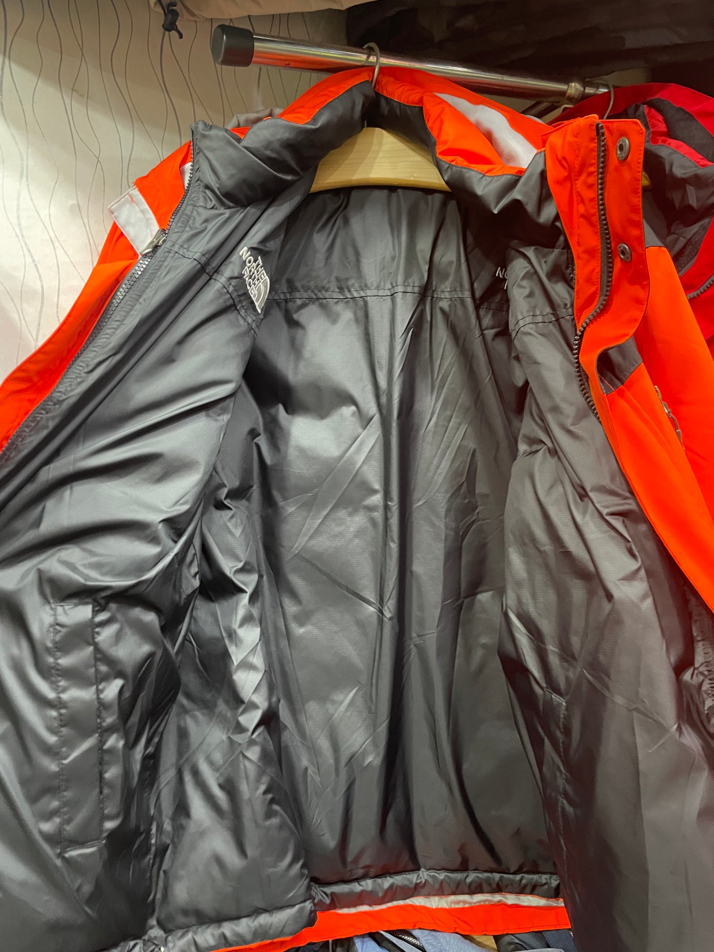 THE NORTH FACE Gore-Tex Mountain Parka White ORANGE