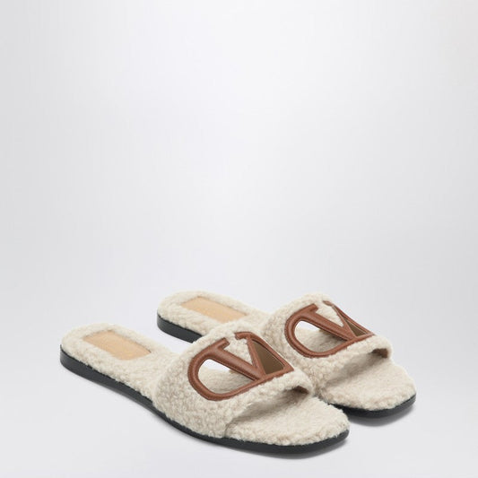 Valentino バレンティーノガラヴァニサンダロスライドvlogoは、シアリングで切り取られます - Image 1