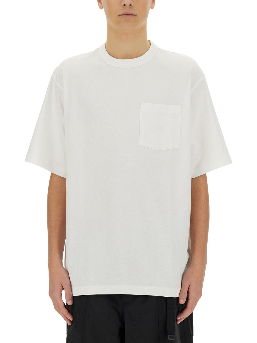 The ノースフェイスはリラックスしたフィットTシャツです - Image 1