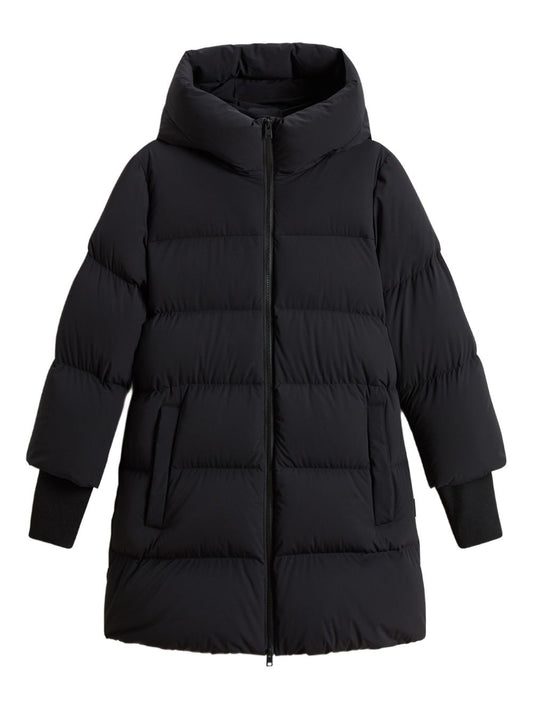 Woolrich ウールリッチは黒をコートします - Image 1
