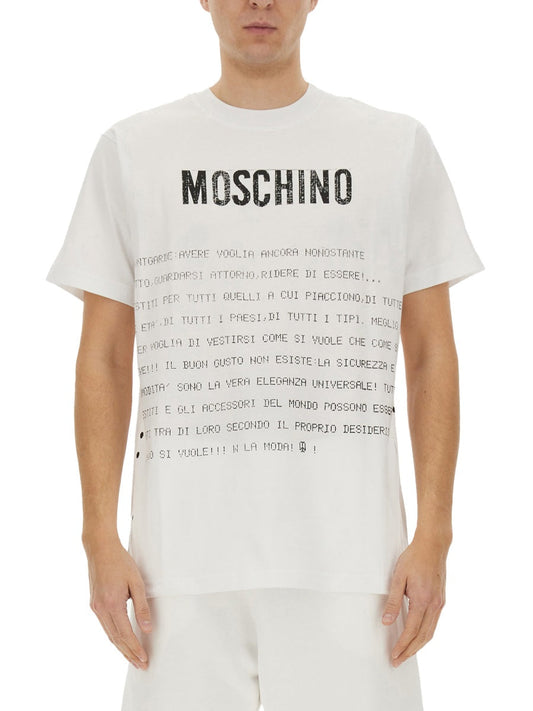 Moschino モスキーノ「メッセージプリント」Tシャツ - Image 1