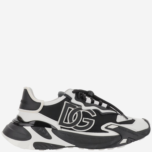 Dolce Dolce＆Gabbanaは、刺繍されたロゴを備えた分厚いスニーカーです - Image 1