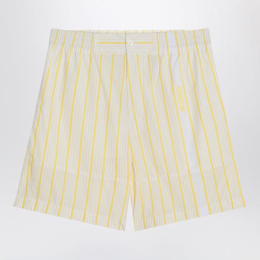 Jacquemus ジャックエマスホワイト、黄色の縞模様のバミューダショーツロゴ - Image 1