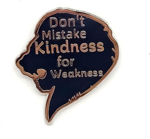 No confundas bondad con debilidad Pin - Serie de literatura | Pin esmaltado de alta calidad – Pin de solapa – Placa chapada para ropa, bolsos, sombreros, chaquetas y cordones