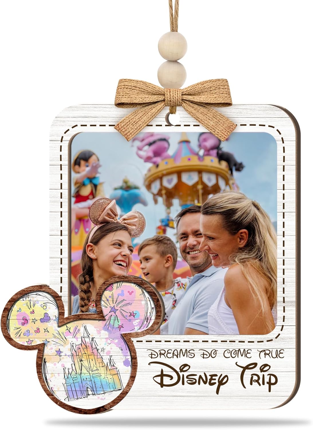 Viaje Familiar 2025 Adorno de Foto de Madera – “Los Sueños se Hacen Realidad” Adorno Personalizado de Vacaciones Familiares – Decoración Rústica de Granja para Navidad con Diseño de Castillo del Reino