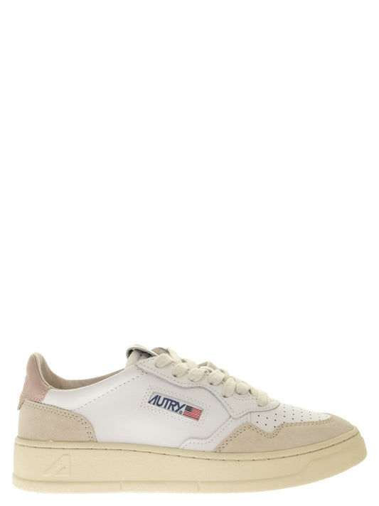 Autry Medalist Low LeatherとSuede Sneakers - Image 1