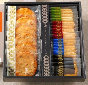 Kagaya Rice Sweets | お菓子や和菓子の詰め合わせとして、贈答や手土産、お中元・お歳暮などのシーズンギフトに最適な高級草加せんべいです。伝統の製法で焼き上げた味わいを丁寧な個包装でお届け。お礼やご挨拶の品にも最適です。