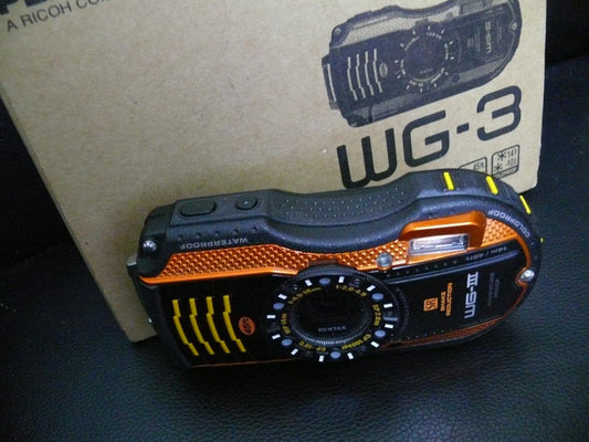 PENTAX 防水デジタルカメラ PENTAX WG-3 オレンジ 1cmマクロ マクロスタンド付属 LEDライト PENTAX WG-3OR 12696