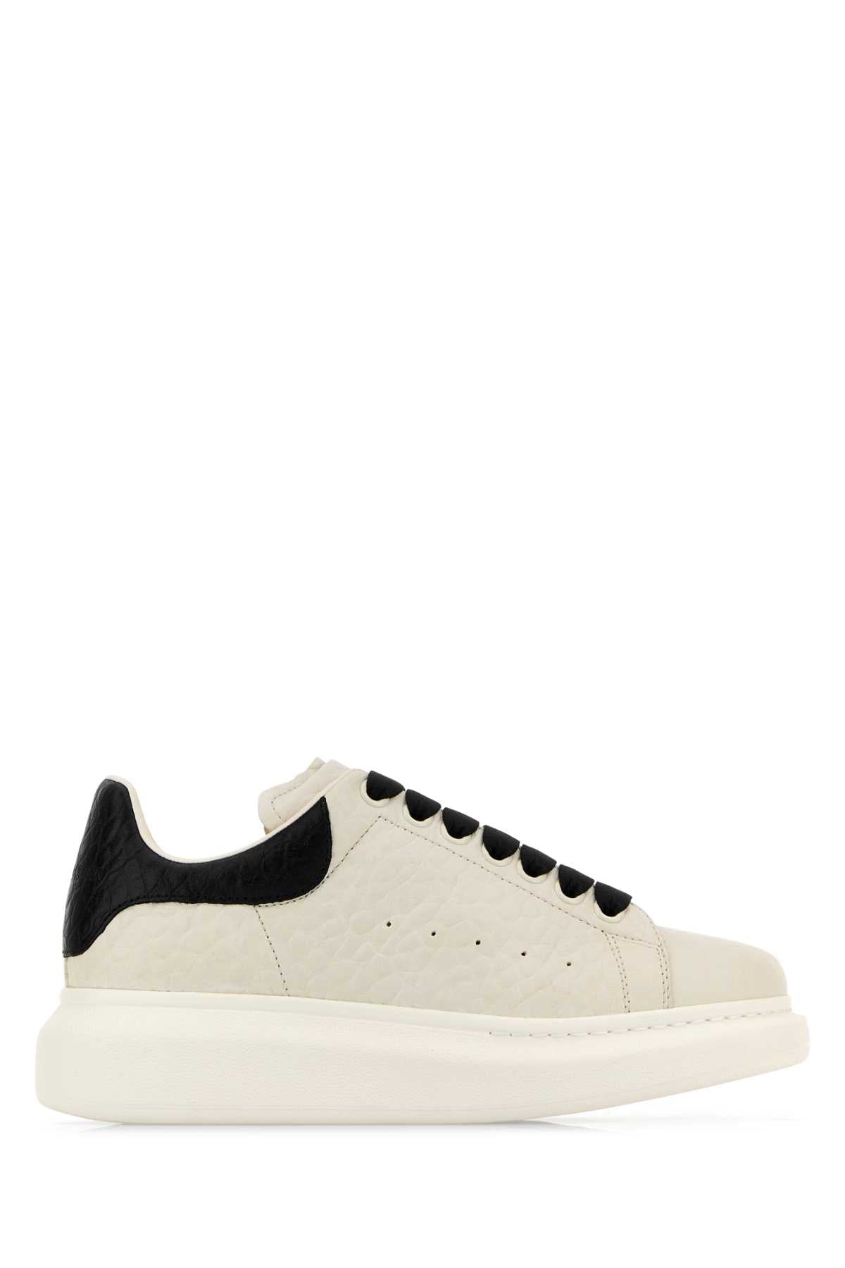 Alexander Mcqueen アレクサンダーマックイーンホワイトレザースニーカー、黒い革のかかと - Image 1