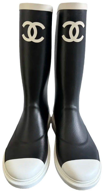 CHANEL 'BLACK/WHITE' RUBBER RAIN BOOTS