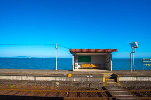 【日本の風景／地名のポストカード】長崎県 海に一番近い大三東駅の青い海とホーム はがき お土産 ハガキ 撮影/daikegoro