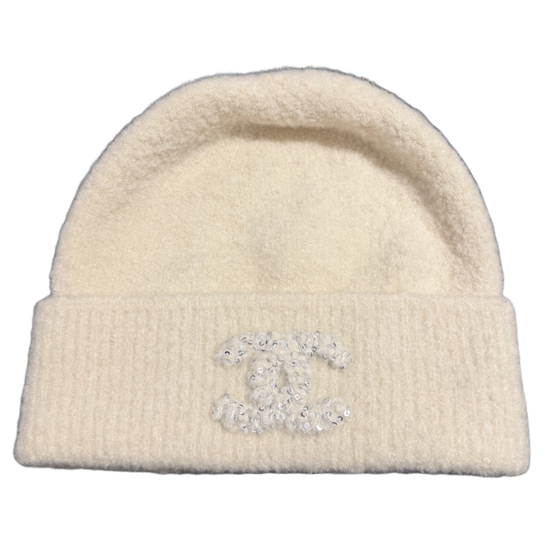 CHANEL 'IVORY CASHMERE' SILK KNIT LOGO BEANIE