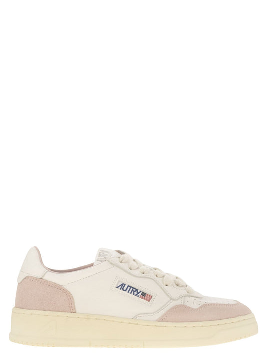 Autry Medalist Low White LeatherとSuede Sneakers In Powder - Image 1