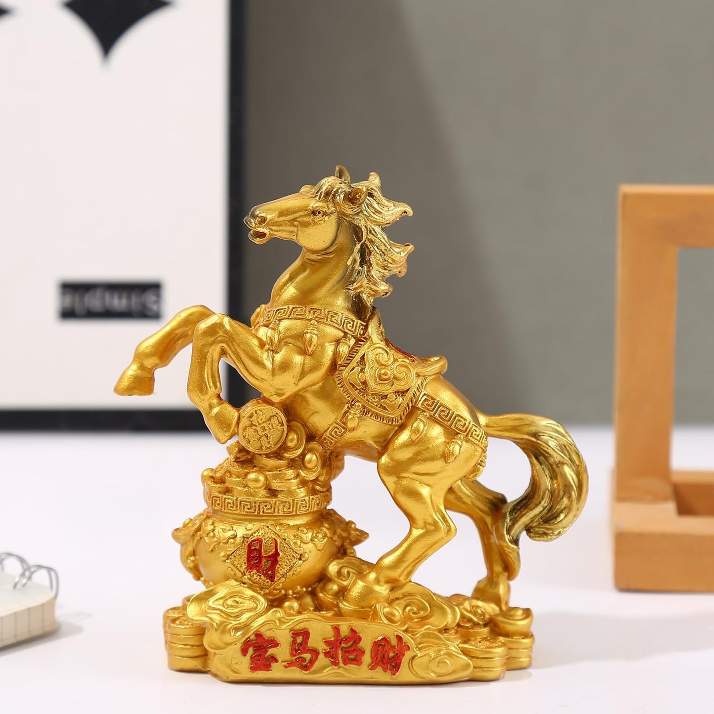 金色の馬の置物 風水装飾品 財運招福 中国伝統工芸品 樹脂製 デスク装飾 (金)