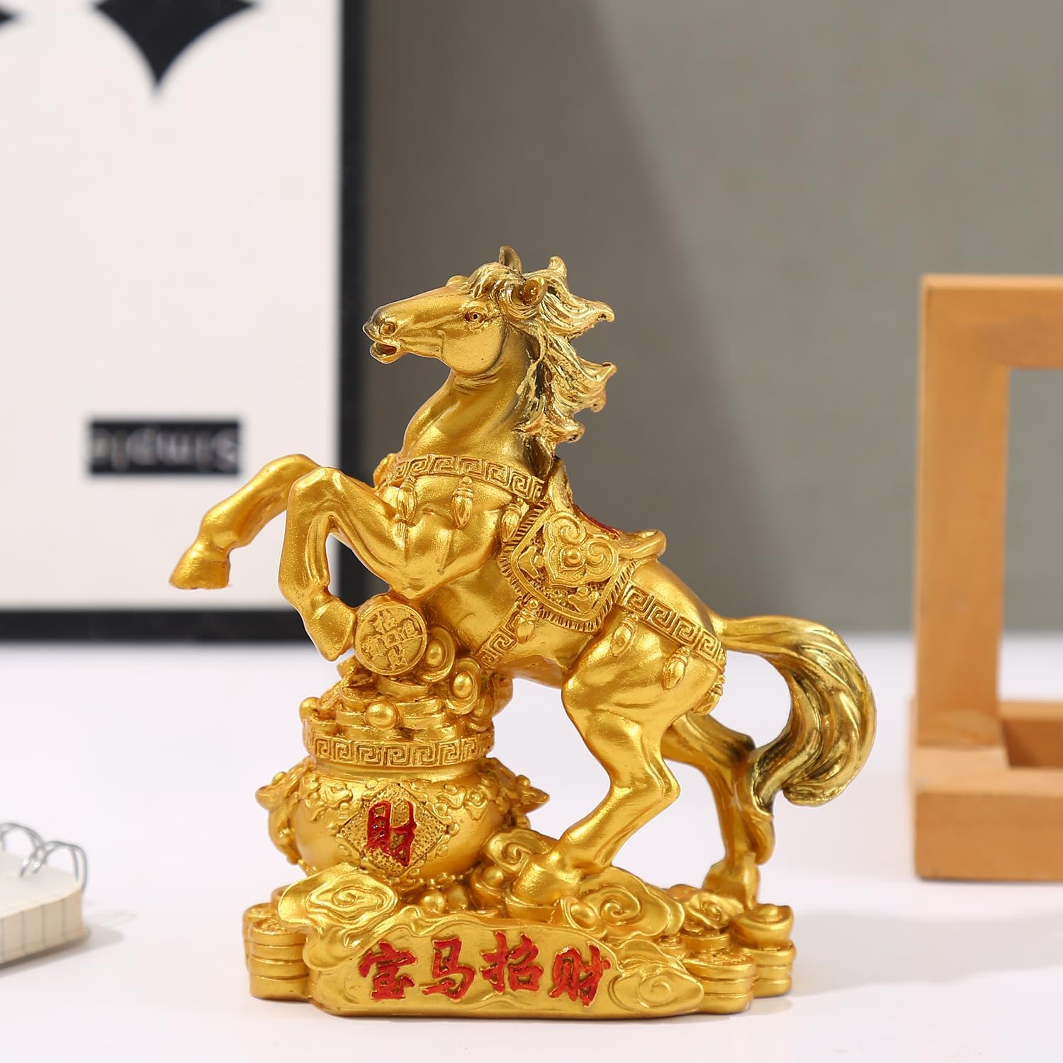 金色の馬の置物 風水装飾品 財運招福 中国伝統工芸品 樹脂製 デスク装飾 (金)