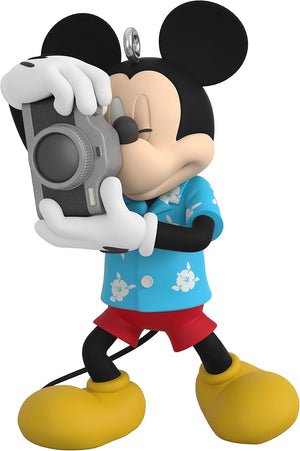 Hallmark Keepsake Adorno de Navidad de plástico 2022, Disney Todo sobre Mickey! Turista Mickey